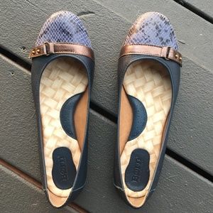 Born Leather Ballet Flats